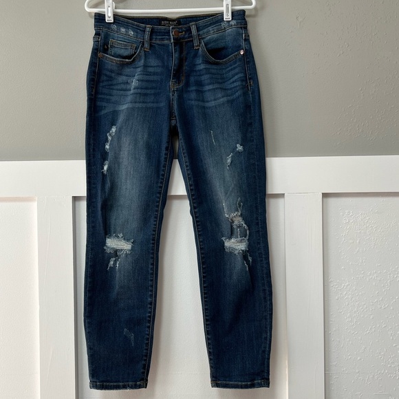 Judy Blue Mid-Rise Relaxed Fit Distressed Girlfriend Jeans - Picture 4 of 11